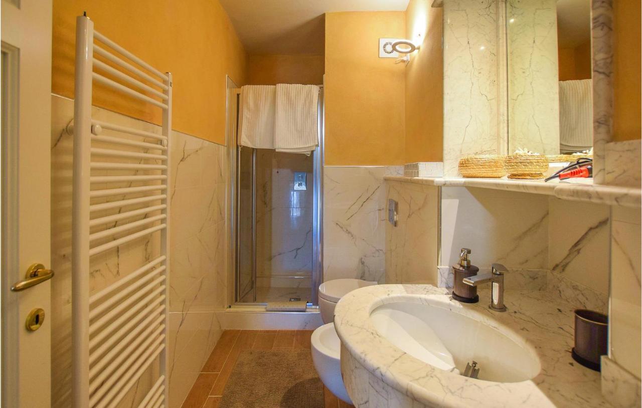 5 Bedroom Amazing Home In Fabbiano Fabbiano  Kültér fotó