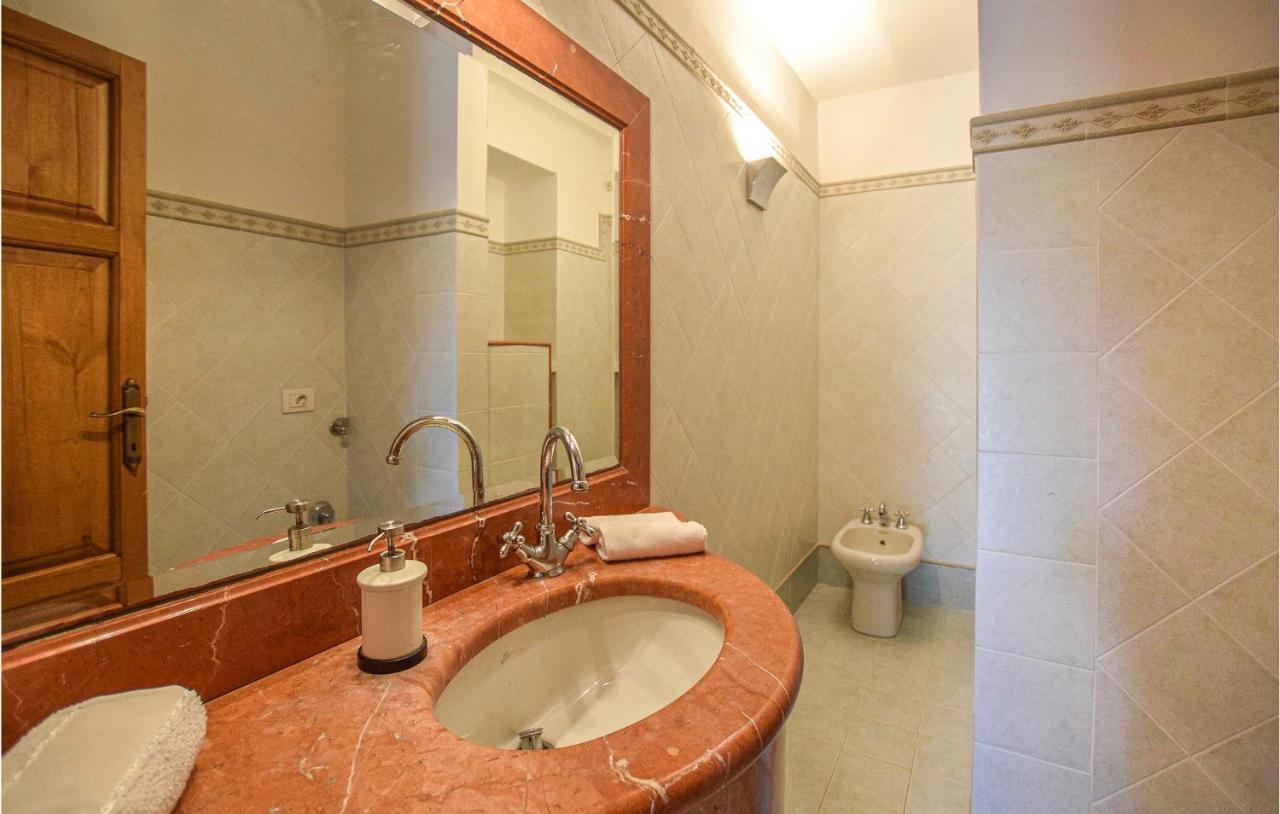 5 Bedroom Amazing Home In Fabbiano Fabbiano  Kültér fotó